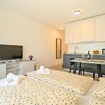 Апартаменты Seaside Escape Сплит