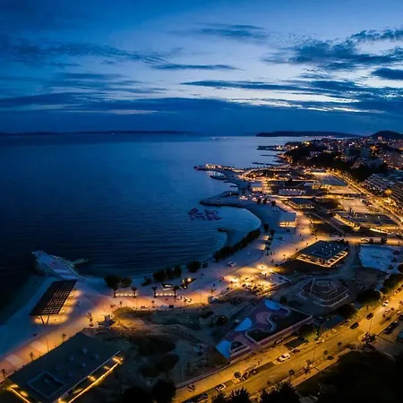 Seaside Escape * Split